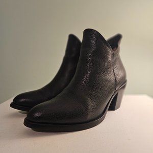 The Two Point Five Ankle Boot - Poppy Barley